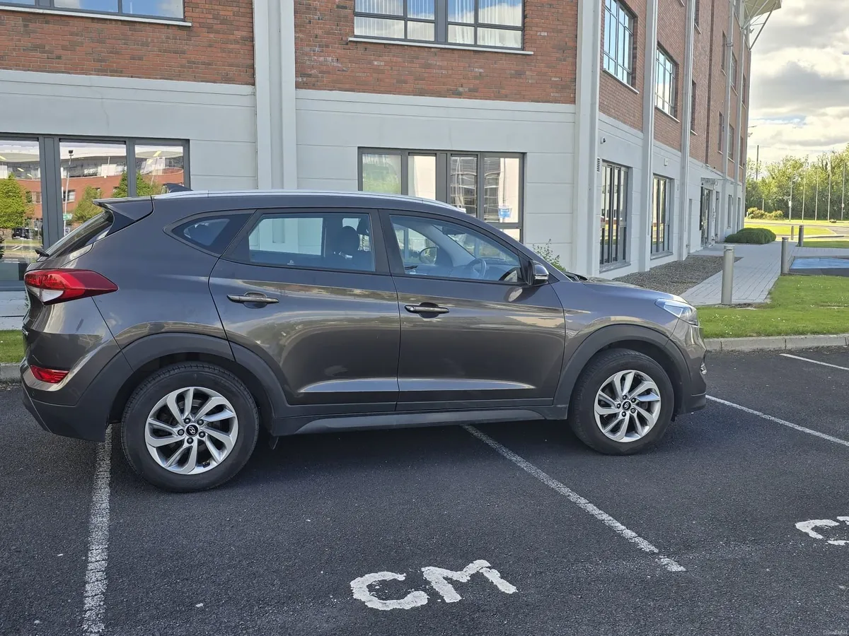 Tucson 2016 1.7 Crdi SE NAV Bl/dr 5DR, low milage - Image 3