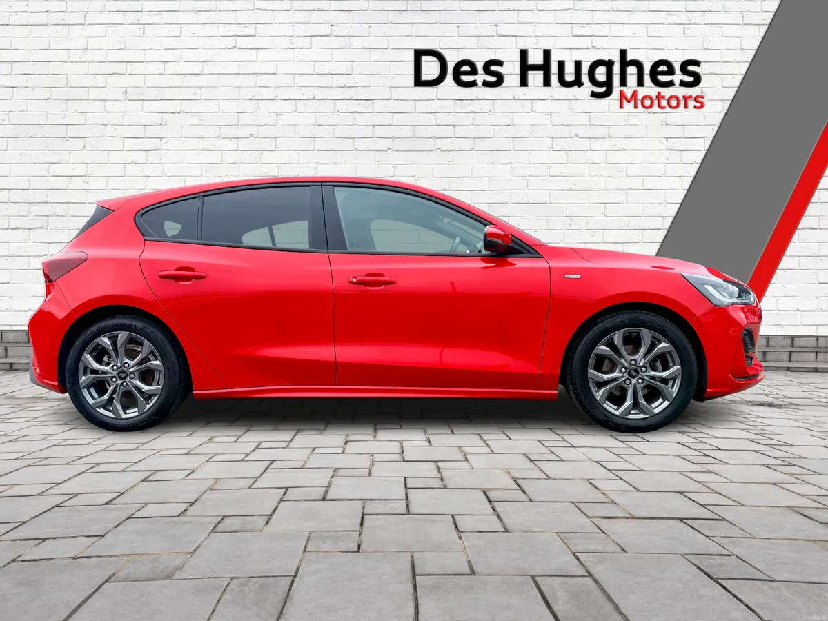 Ford Focus 2024 St-Line Winter Pack - Image 6