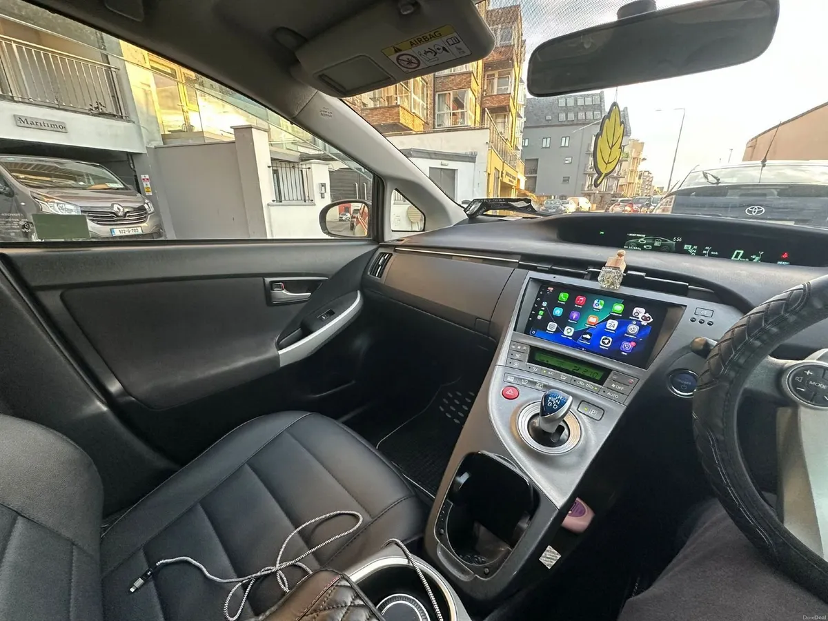Toyota Prius 2015 - Image 2