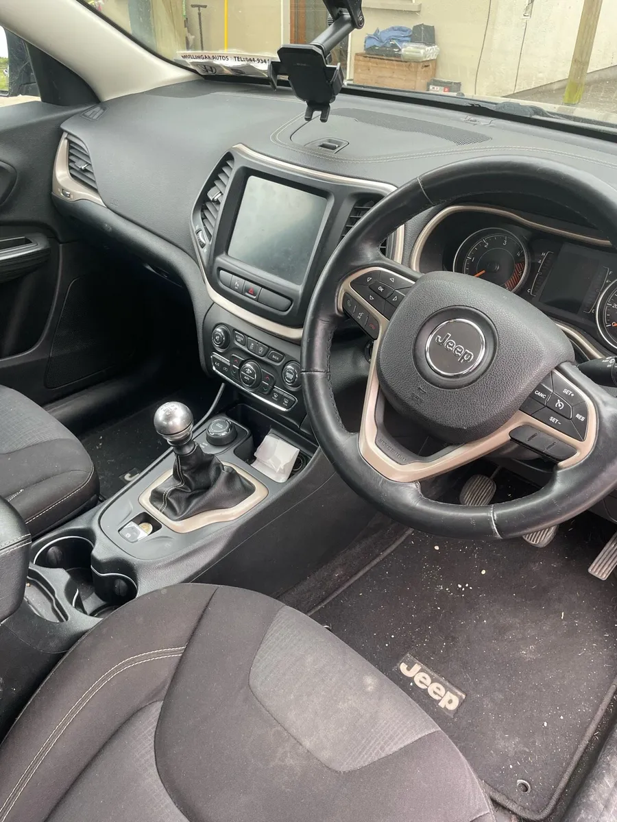 Jeep Cherokee - Image 4