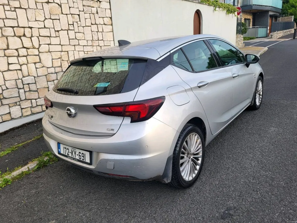 Opel astra  2017 diesel elite nctd  5/27 tax4/27 - Image 4
