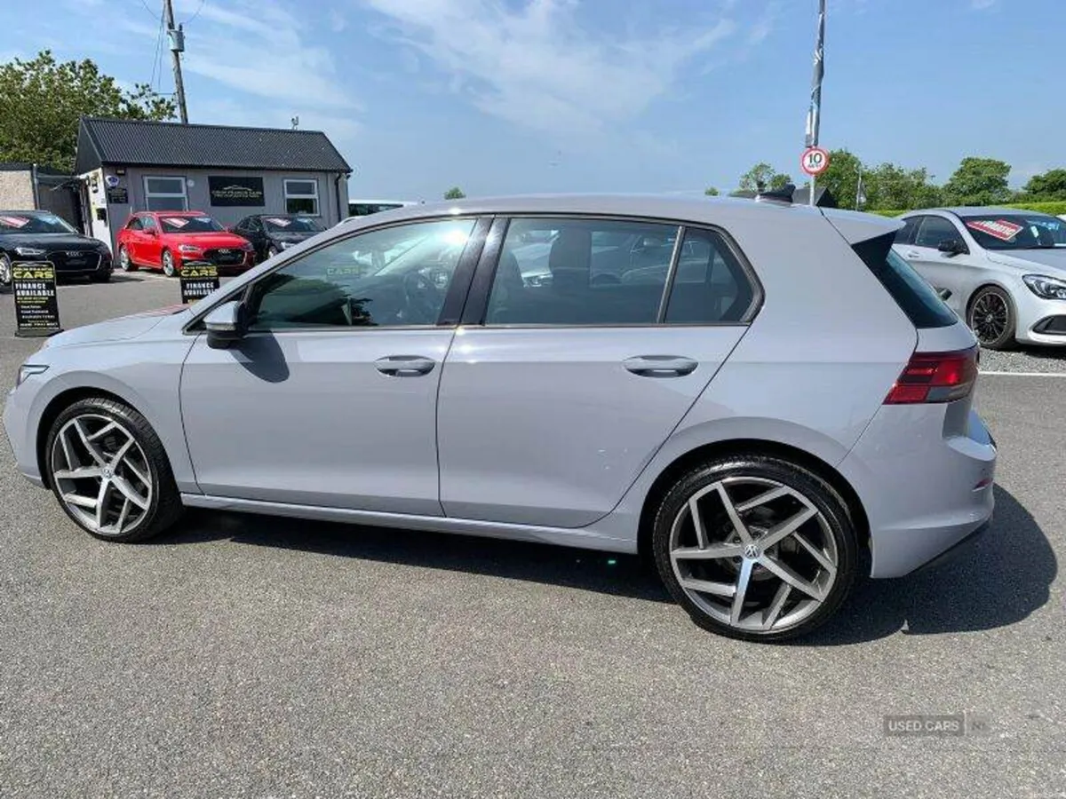 Volkswagen Golf Life - Image 3