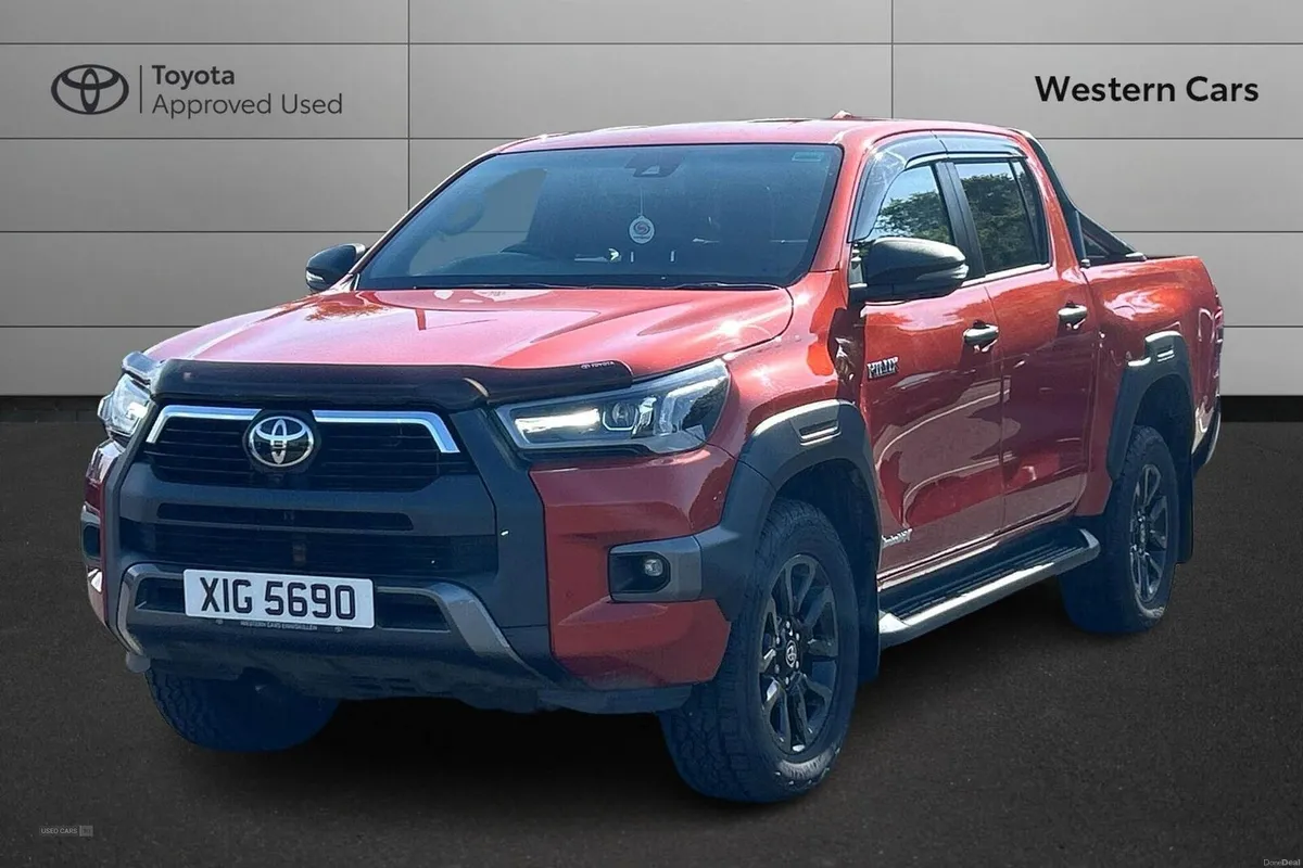 Toyota Hilux 2.8 D-4D Invincible X Auto 4WD Euro 6 - Image 3
