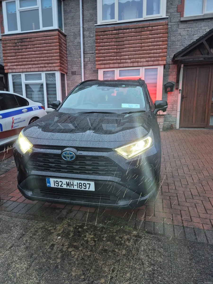 Toyota RAV4 2019 Hybrid - Image 1