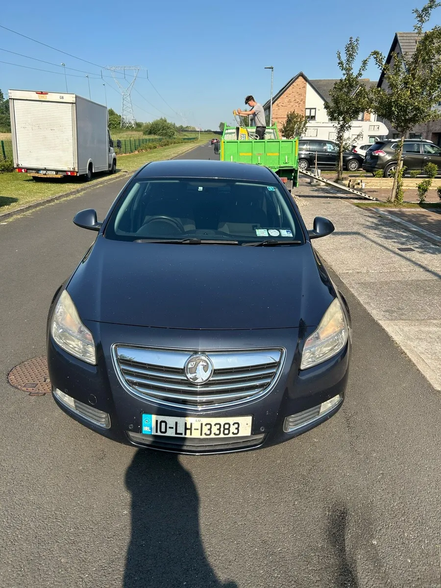 10 VAUXHALL INSIGNIA €1,750 NCT 10-26 - Image 2