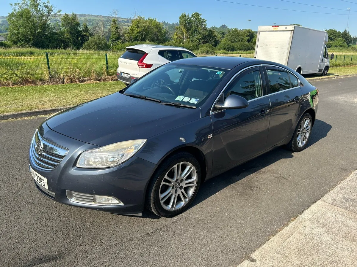 10 VAUXHALL INSIGNIA €1,750 NCT 10-26 - Image 3