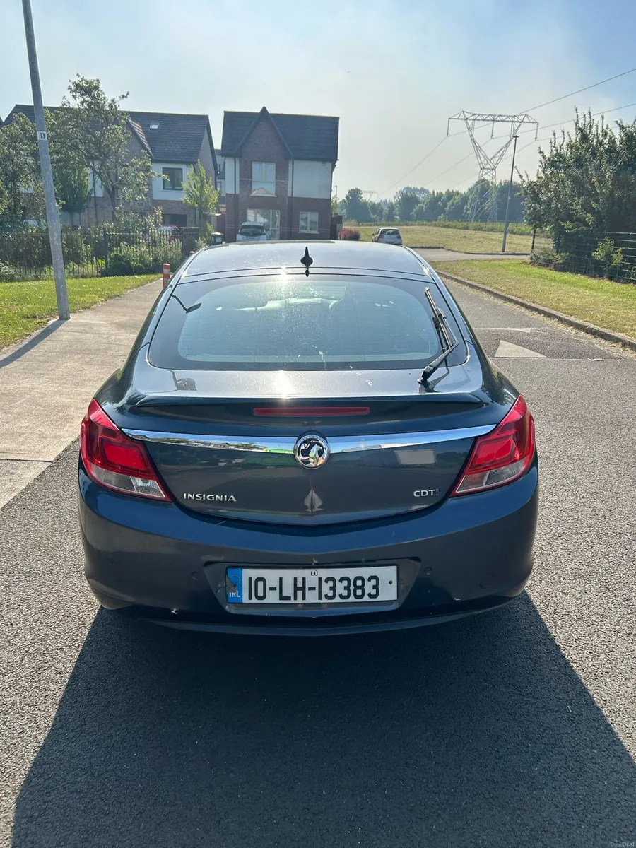 10 VAUXHALL INSIGNIA €1,450 NCT 10-26 - Image 5