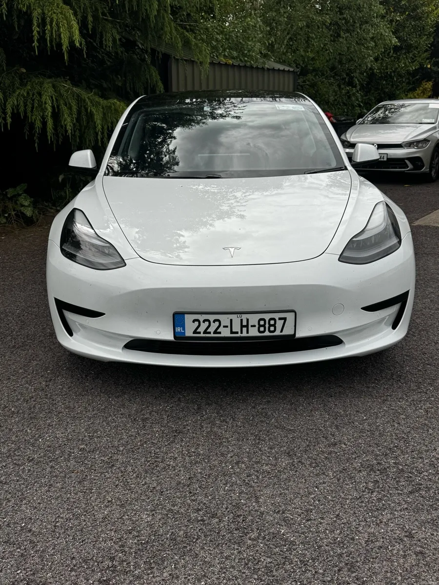 Tesla model 3 - Image 3