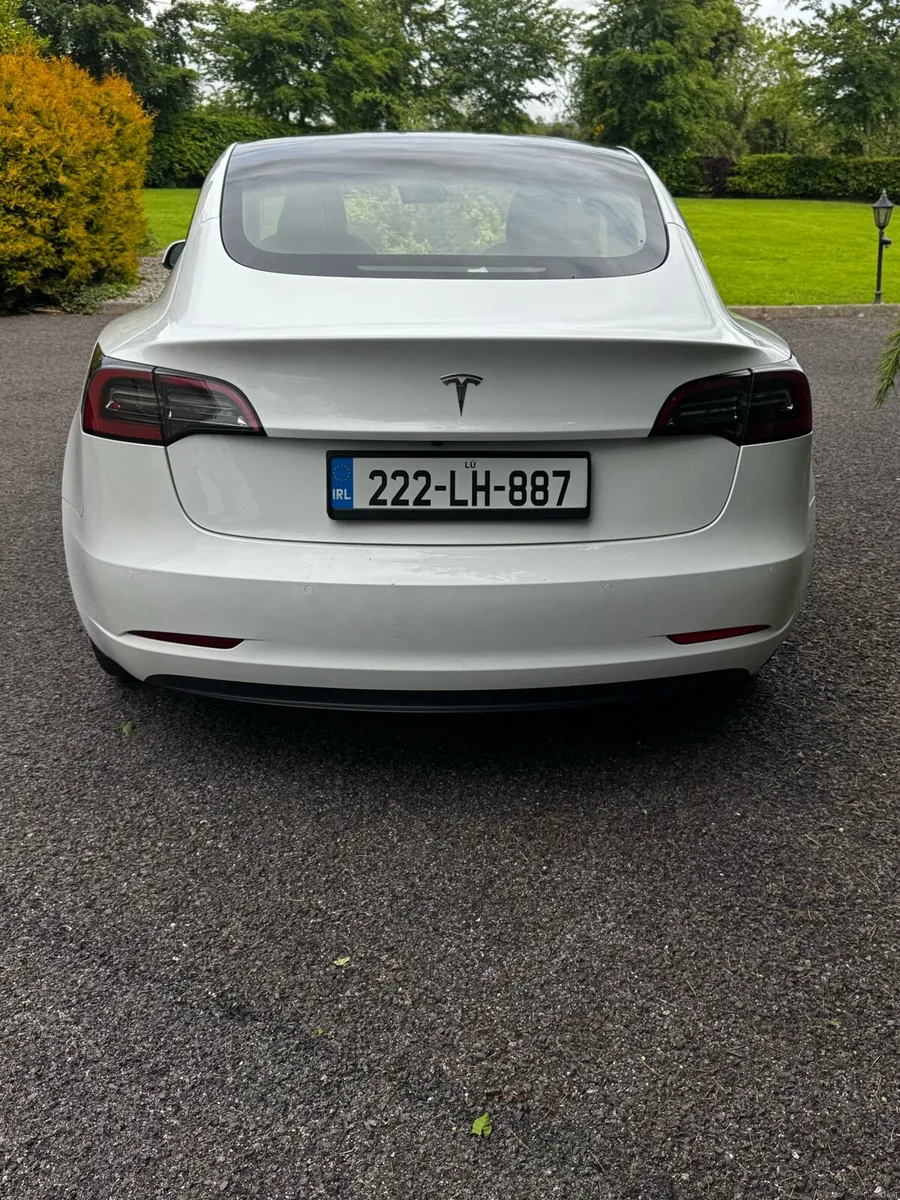Tesla model 3 - Image 2