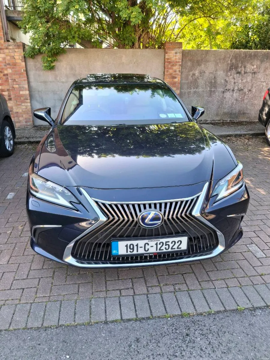 Lexus ES 300h 2019 - Image 1