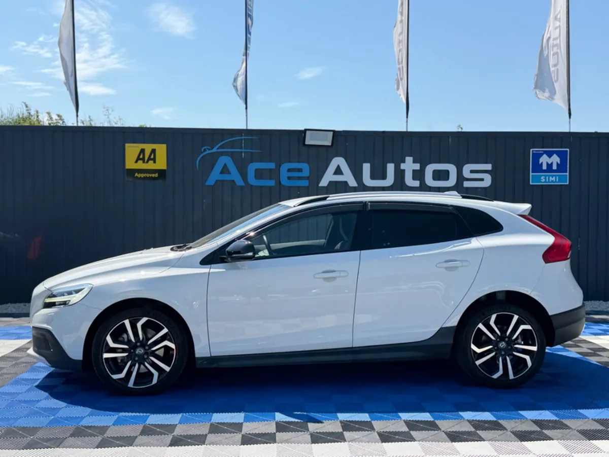 Volvo V40 CROSS COUNTRY - 2.0L DIESEL - AUTO - 12M - Image 4