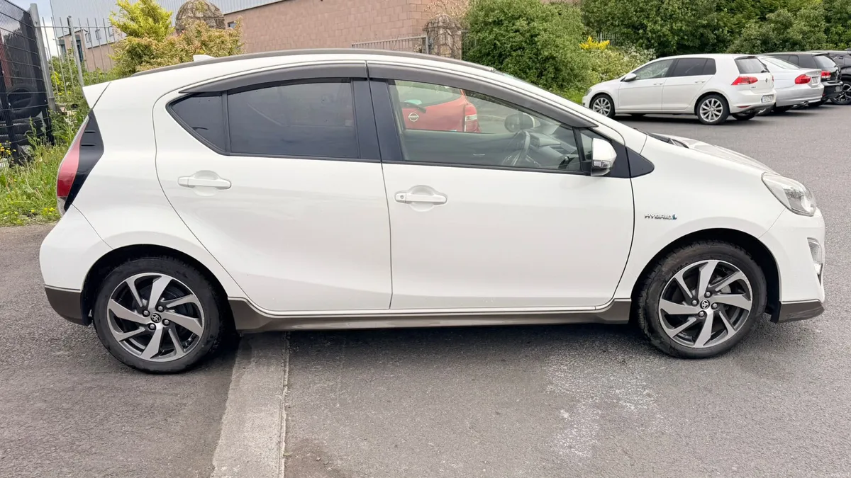 Toyota Aqua 2015 1.5 Hybrid White - Image 5