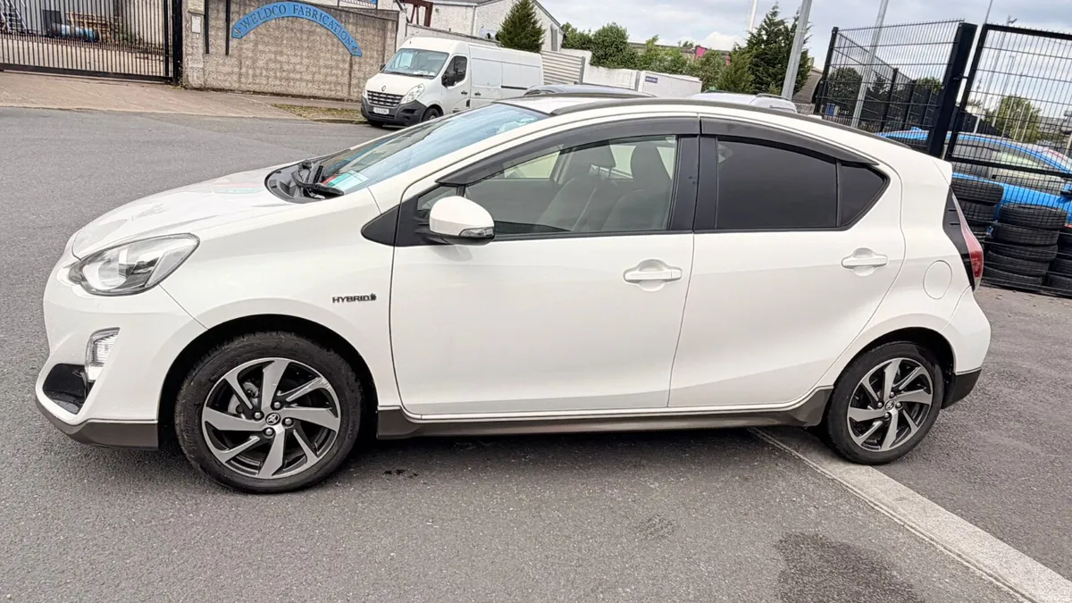 Toyota Aqua 2015 1.5 Hybrid White - Image 6