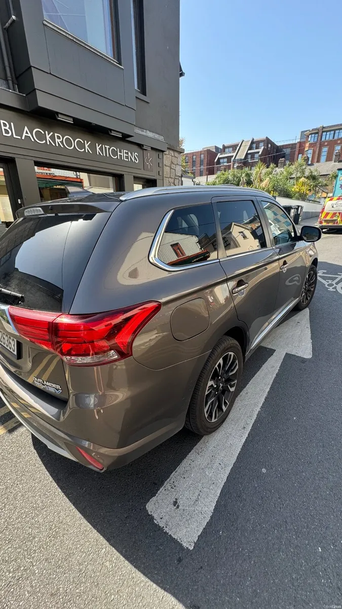 Mitsubishi Outlander 2017 - Image 2