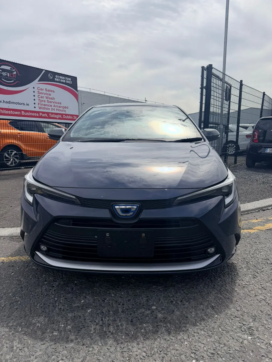 Toyota Corolla Grey top spec - Image 1