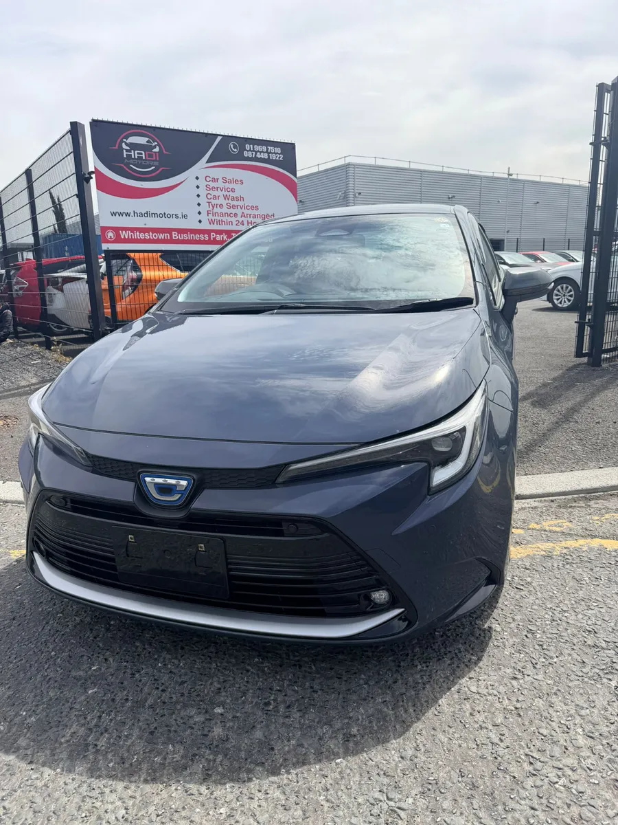 Toyota Corolla Grey top spec - Image 2