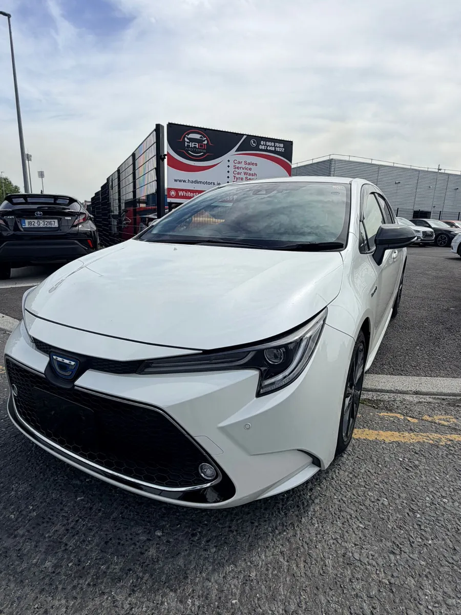 Toyota Corolla White - Image 3