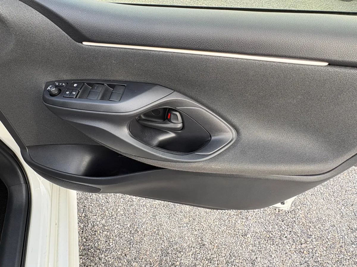 Toyota Yaris 2021 - Image 5