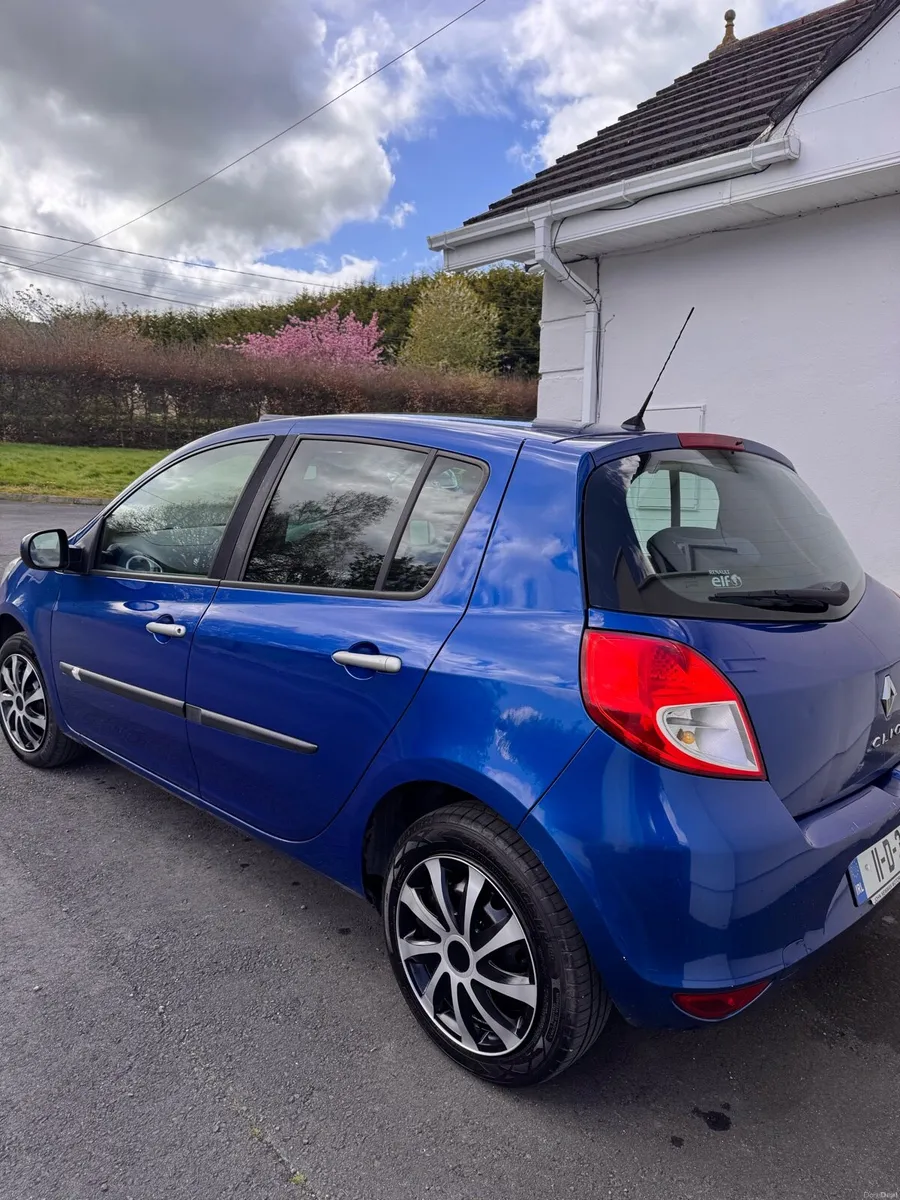 Renault Clio 2011 - Image 2