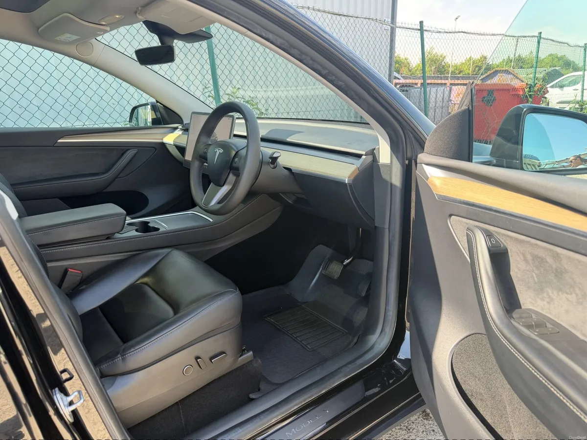 Tesla Model Y  long range dual motor - Image 4