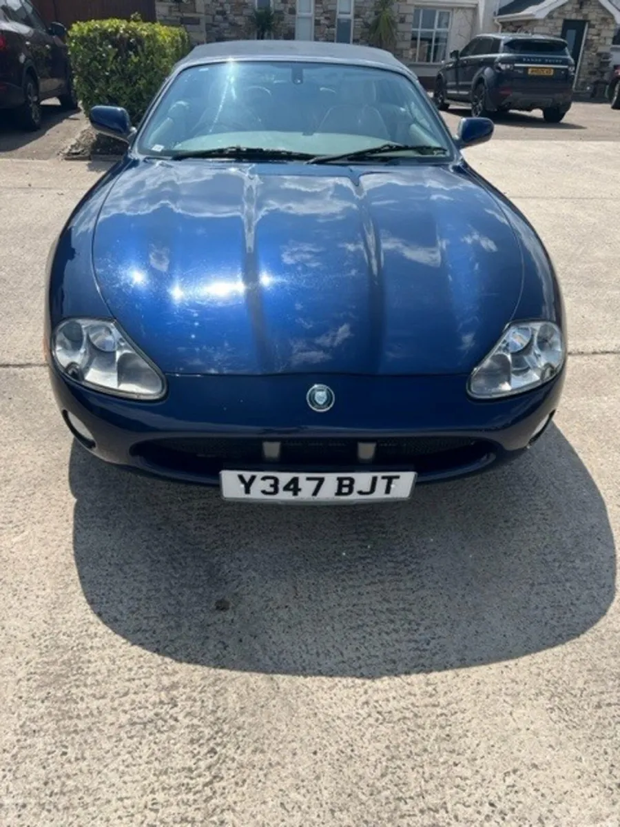 2001 Jaguar XK8 4.0 Convertible - Image 2