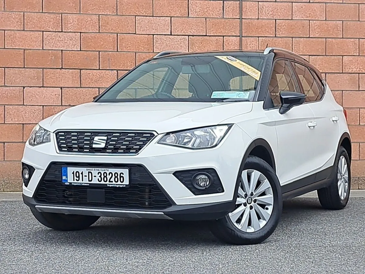 SEAT Arona Xcellence Model 1.6 Diesel with a black - Image 2