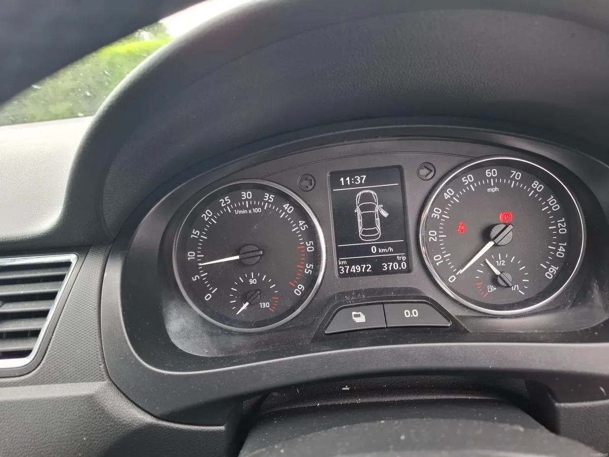 Skoda Rapid 2013. 1 owner - Image 4