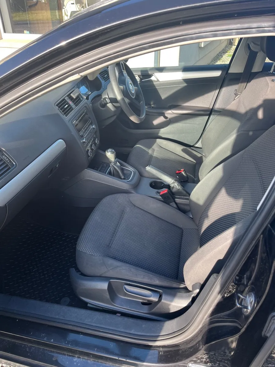 Volkswagen Jetta 2013 - Image 4