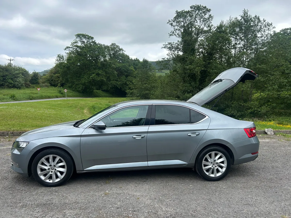 Skoda Superb 2018, black leather , 150ps - Image 4