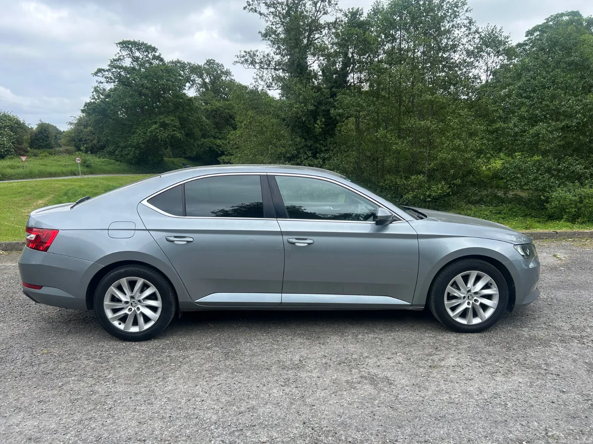 Skoda Superb 2018, black leather , 150ps - Image 2
