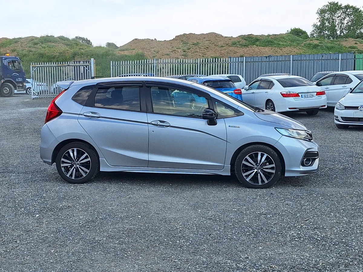 2018 Honda Fit Hybrid | Top spec - Image 4
