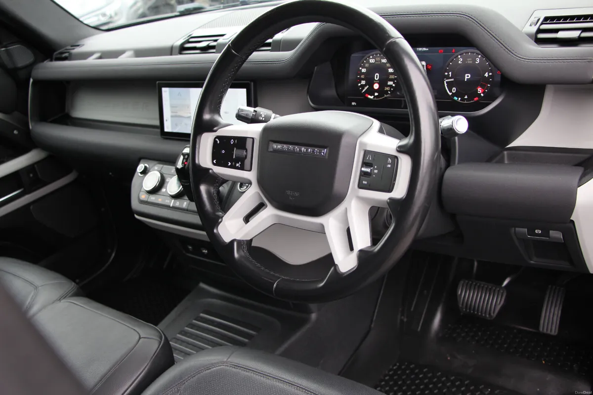 Defender 110 3 seat D300 bhp * 1 Owner from new - Image 3