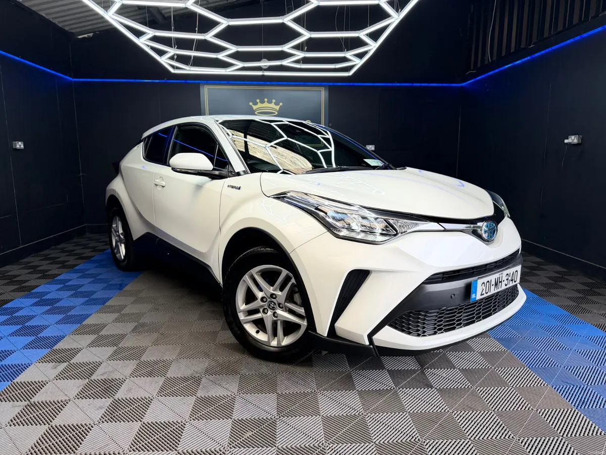 Toyota C-HR 1.8 petrol-Hybrid,Auto,LIKE NEW - Image 1