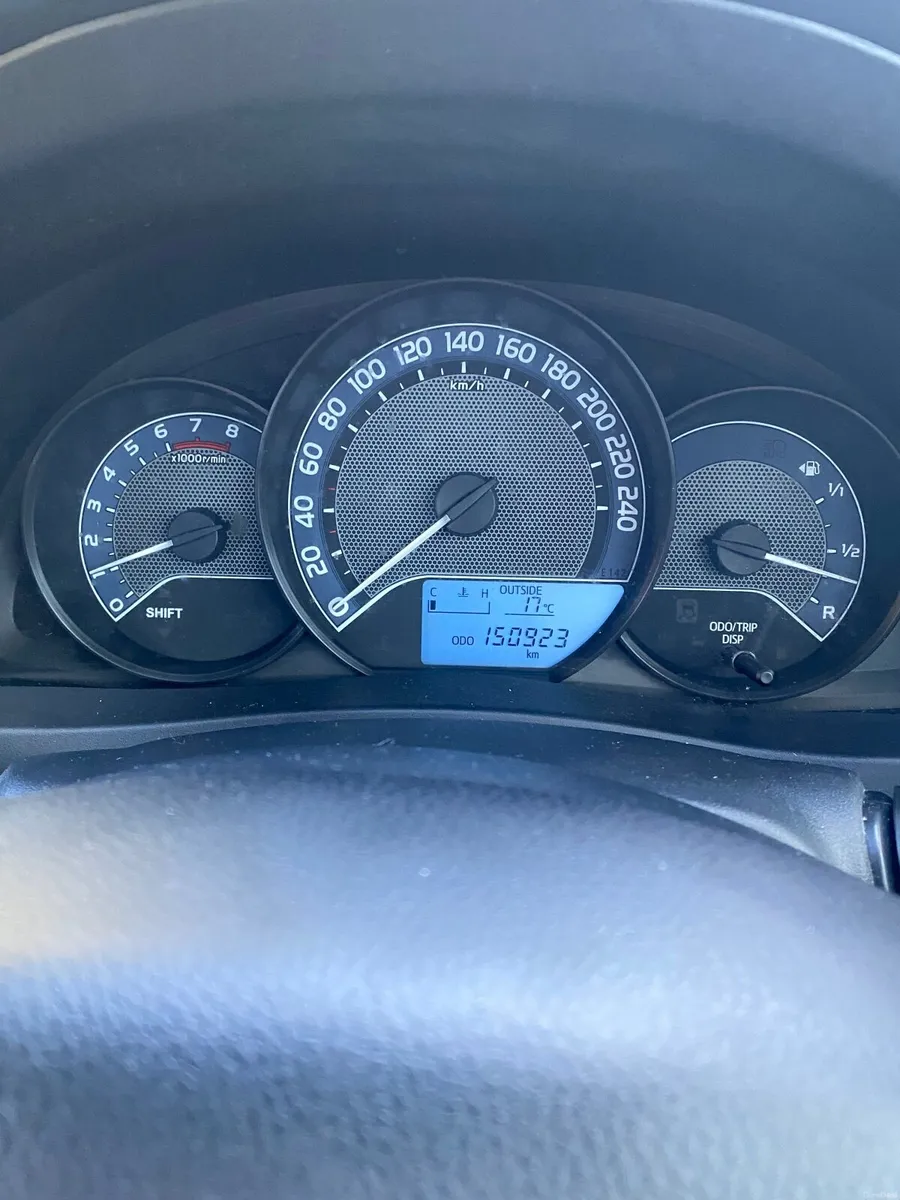 Toyota Auris terra 1.33 petrol manual - Image 4