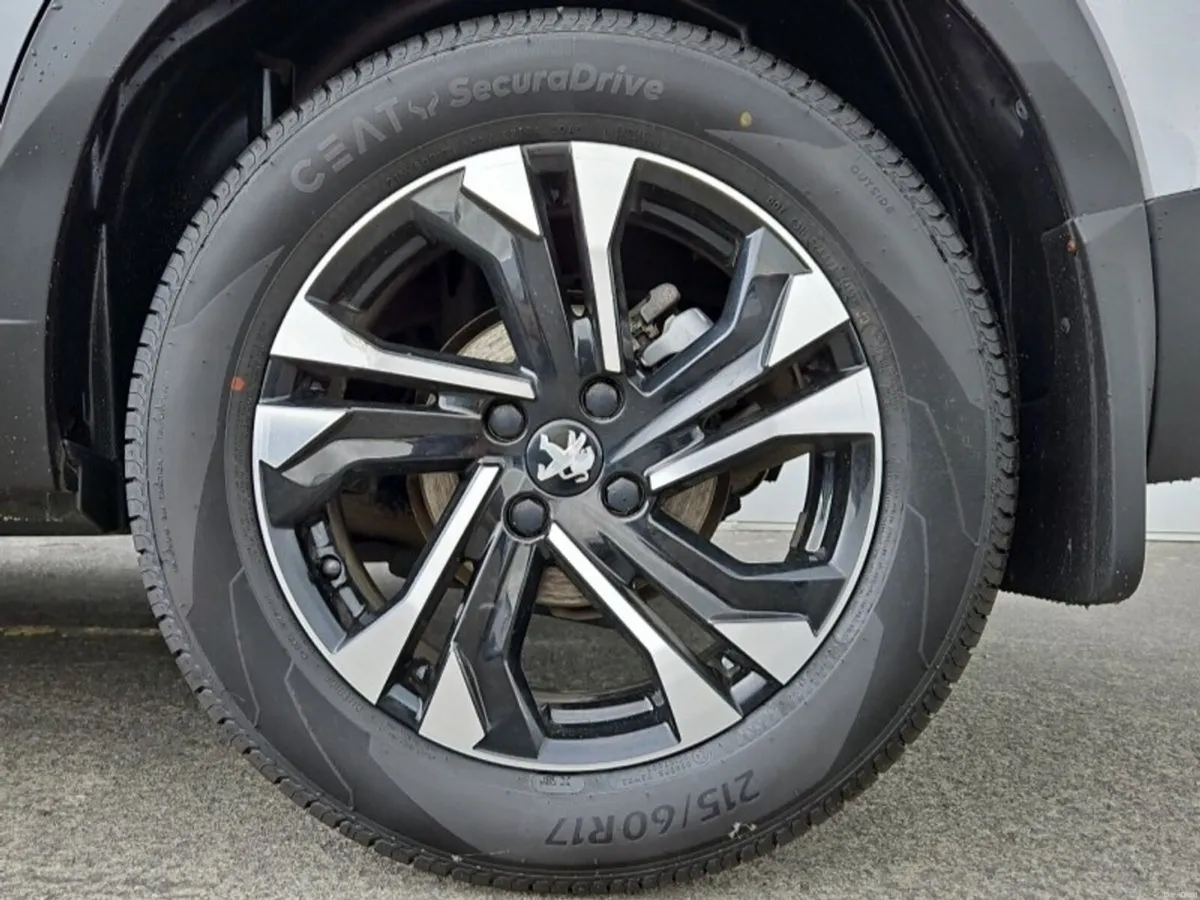 Peugeot 2008 Allure 1.2 100bhp - Image 6