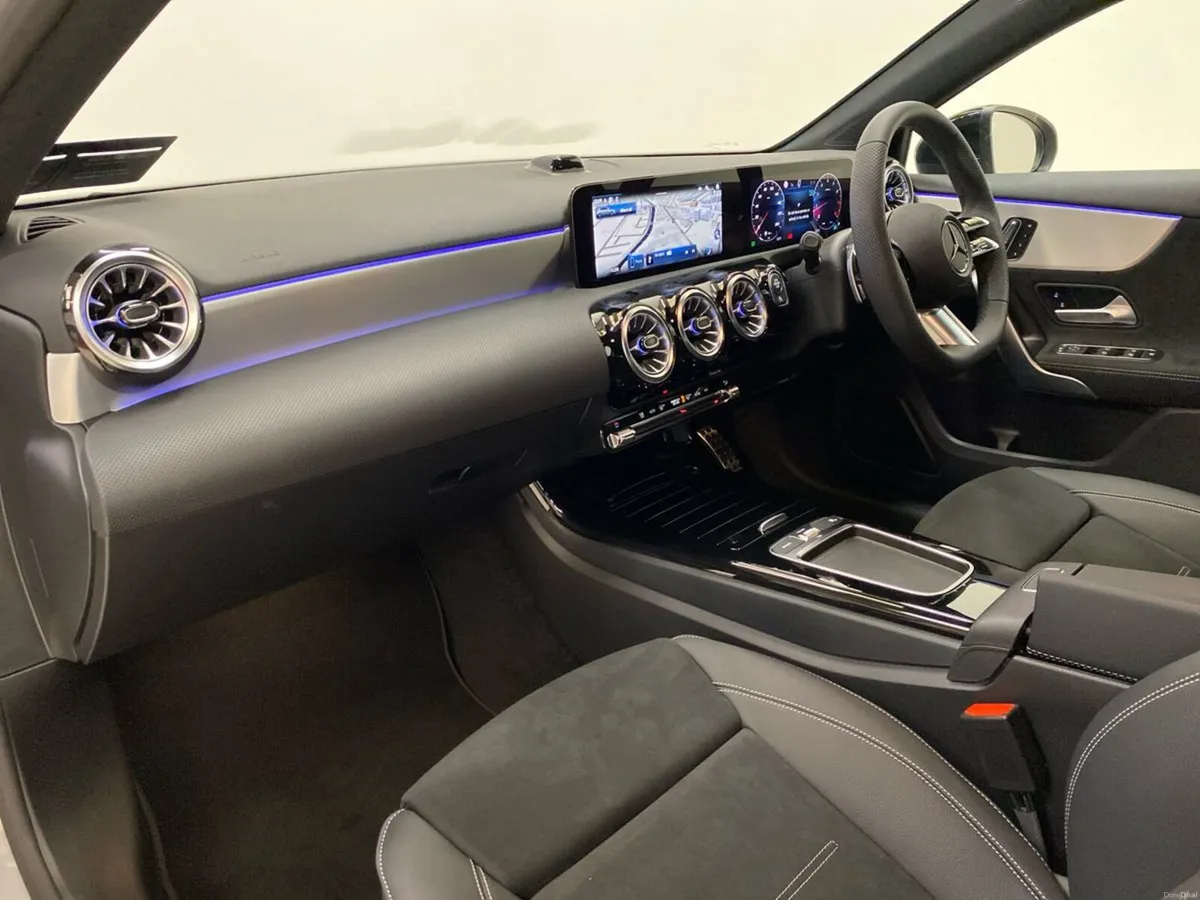 Mercedes-Benz A-Class A 180 AMG Line Edition *Pano - Image 6