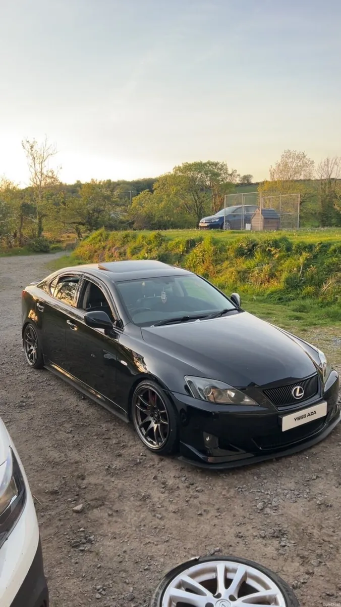 Lexus IS250 sunroof - Image 3