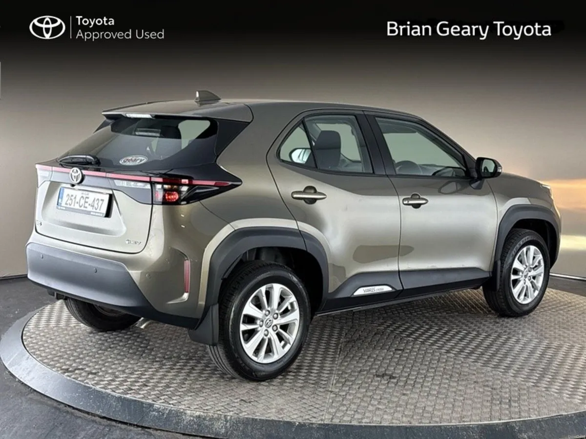 Toyota Yaris Cross HYBRID LUNA - Image 2