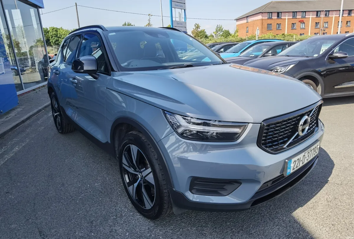 VOLVO XC40 1.5 T4 R-DESIGN INSCRIPTION AUTO PHEV - Image 3