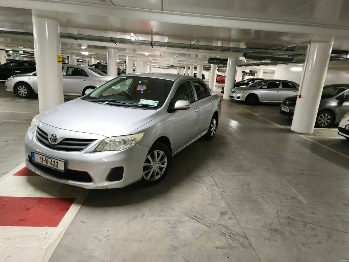 Toyota Corolla very low km - Image 3