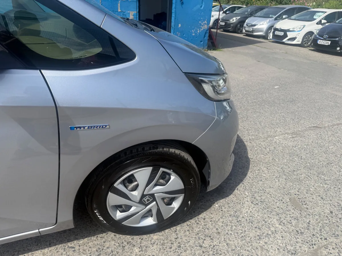 2017 Honda Freed Hybrid Automatic 6 Seater - Image 6