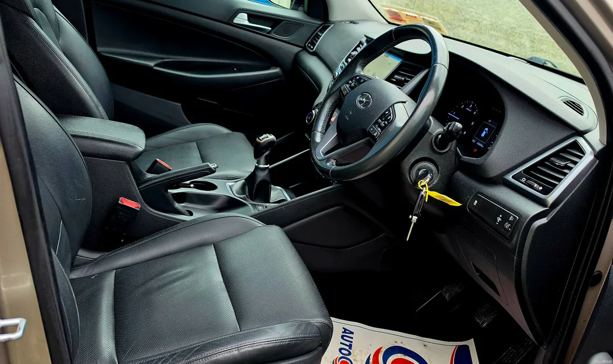 Hyundai Tucson EXEC 1.7CRD LEATHER NAV - Image 5