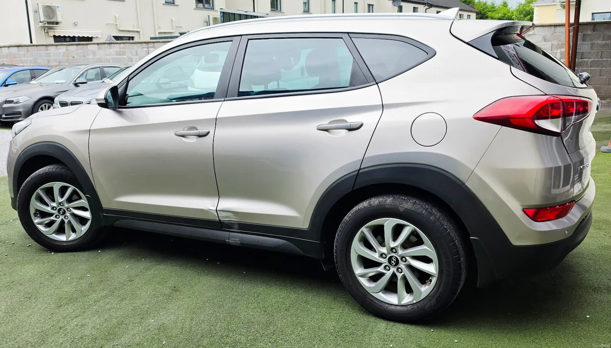 Hyundai Tucson EXEC 1.7CRD LEATHER NAV - Image 3