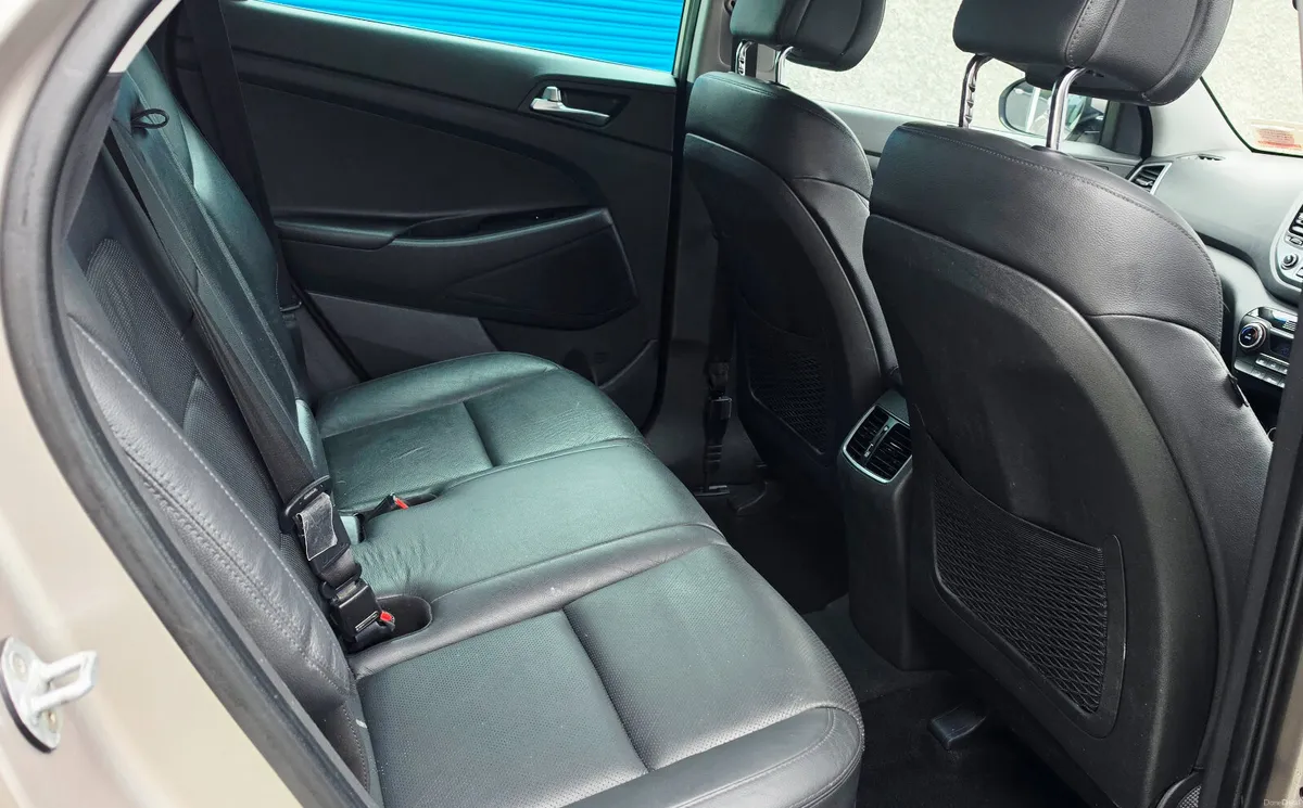 Hyundai Tucson EXEC 1.7CRD LEATHER NAV - Image 6