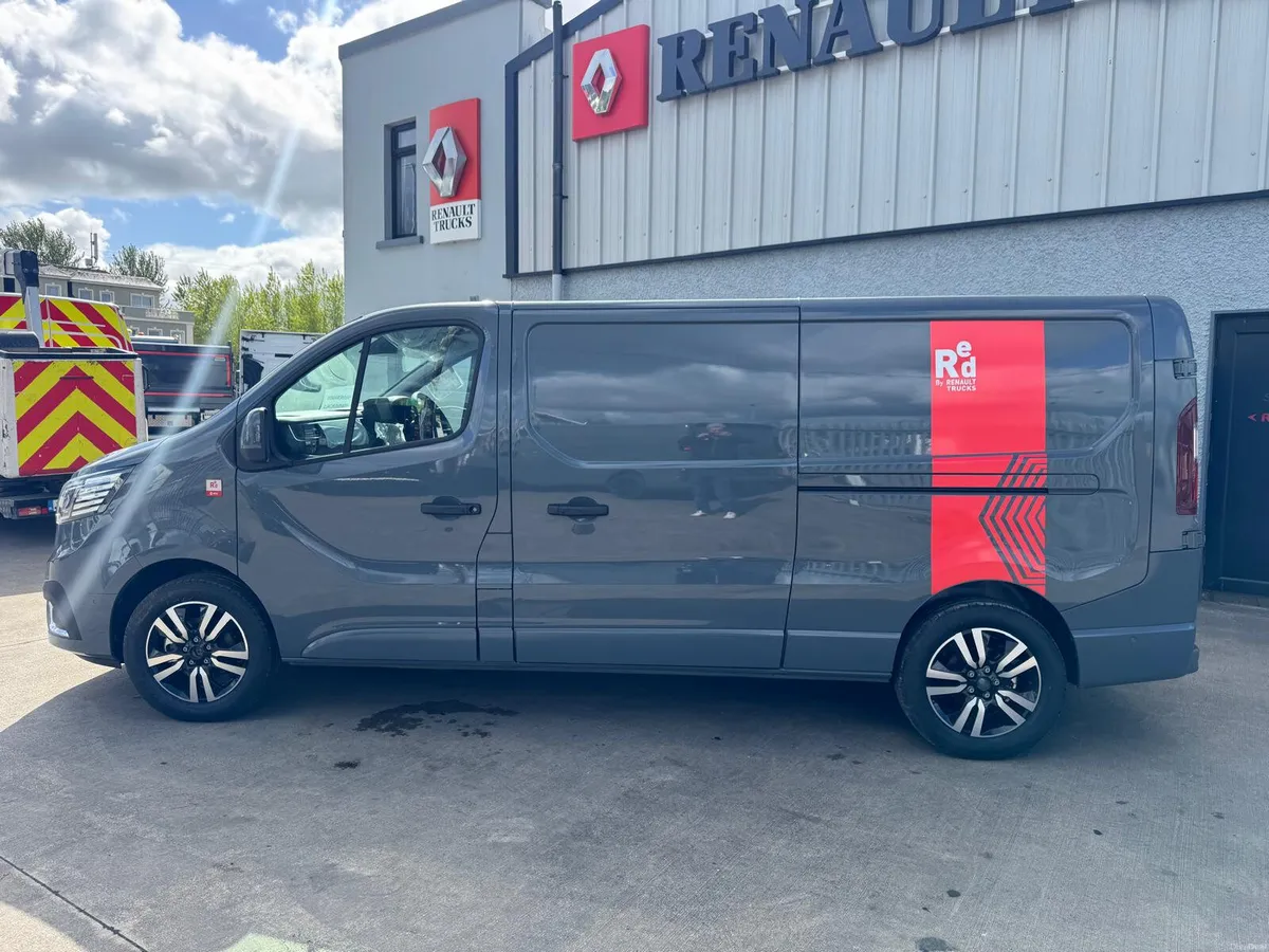 New unused Renault Trafic red edition Exclusive - Image 2