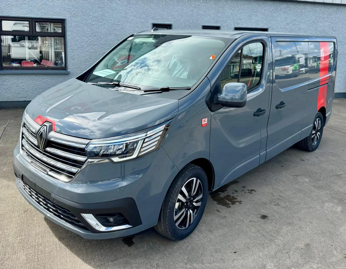 New unused Renault Trafic red edition Exclusive - Image 4