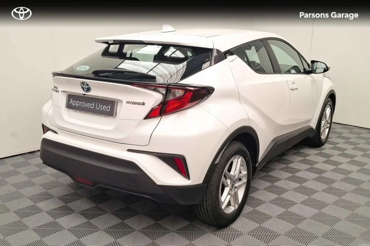 Toyota C-HR 1.8 - Image 2