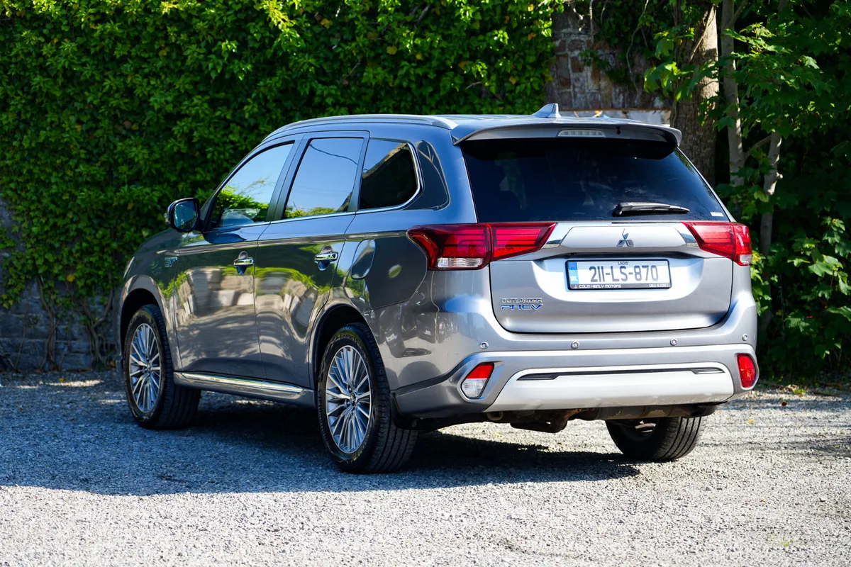 2021 Mitsubishi Outlander PHEV 2.4 Petrol Auto - Image 3