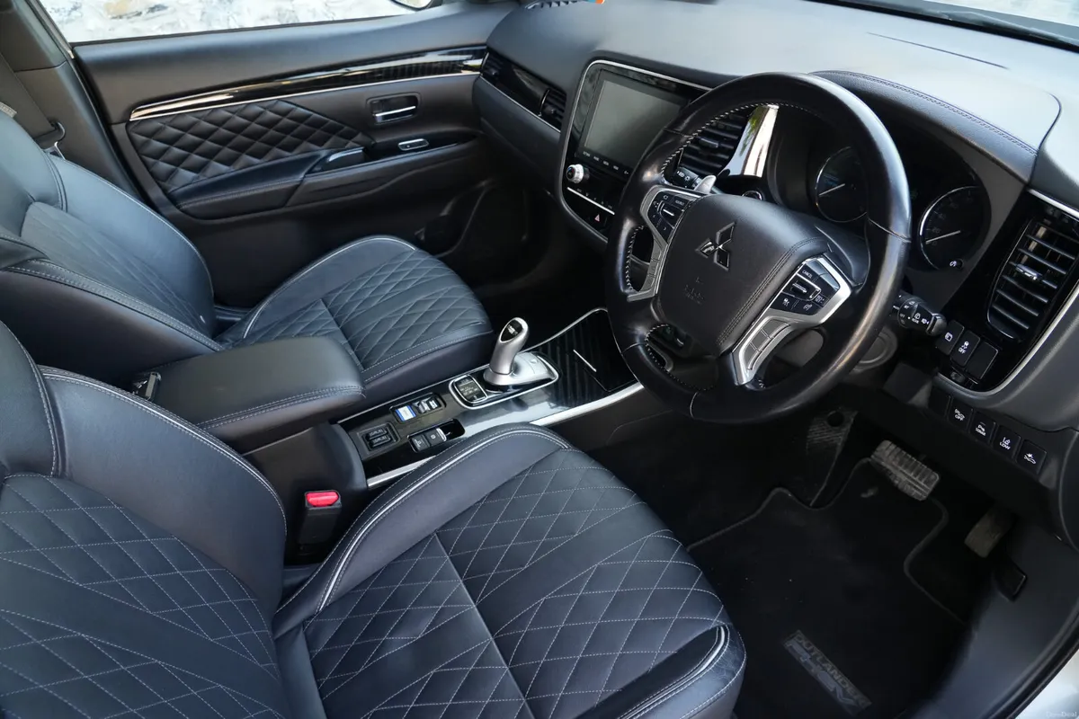 2021 Mitsubishi Outlander PHEV 2.4 Petrol Auto - Image 2