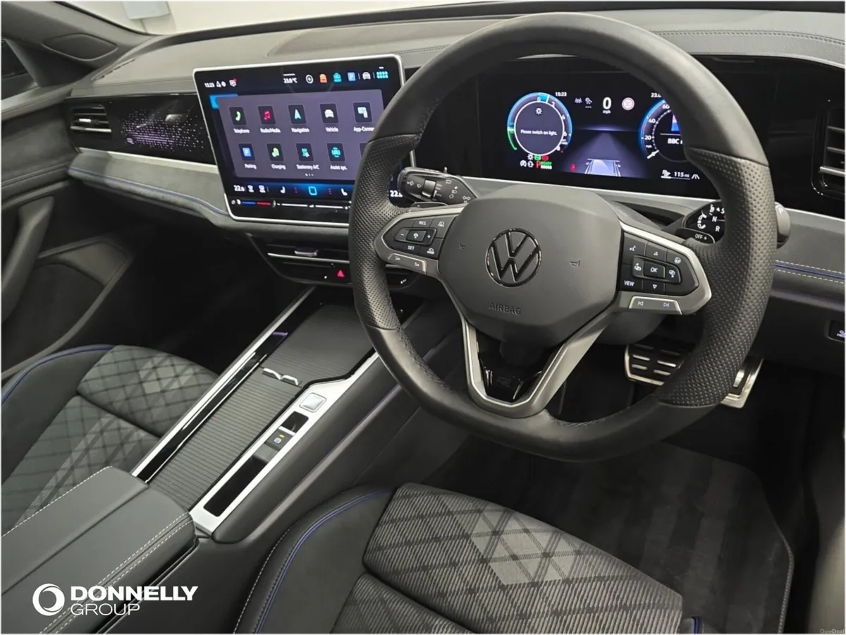 Volkswagen Passat Estate R-Line - Image 6